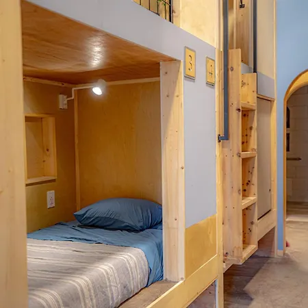 Social Stays - Santa Barbara'S First Hostel On State Street-2