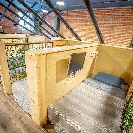 Social Stays - Santa Barbara'S First Hostel On State Street-3